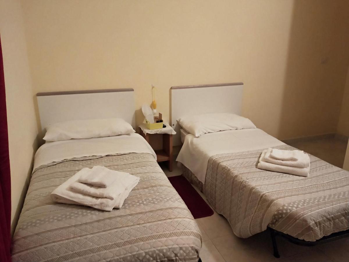 Isola Verde Guest House Фьюмичино Экстерьер фото