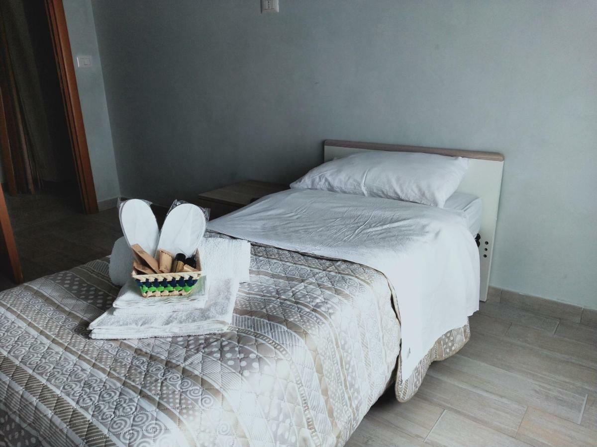 Isola Verde Guest House Фьюмичино Экстерьер фото